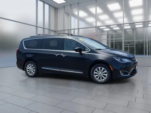 Photos of 2017 Chrysler Pacifica Touring-L Minivan 4D for sale in Dallas, OR at Synergize Auto LLC