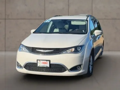 More photos of 2017 Chrysler Pacifica Touring-L Minivan 4D at Synergize Auto LLC, OR