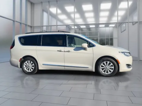 Photos of 2017 Chrysler Pacifica Touring-L Minivan 4D for sale in Dallas, OR at Synergize Auto LLC