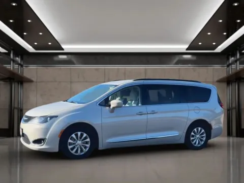 More photos of 2017 Chrysler Pacifica Touring-L Minivan 4D at Synergize Auto LLC, OR