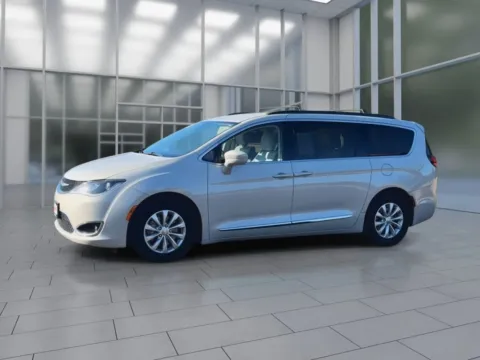 More photos of 2017 Chrysler Pacifica Touring-L Minivan 4D at Synergize Auto LLC, OR