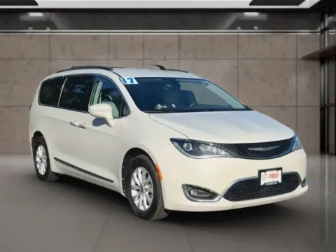 Another view of 2017 Chrysler Pacifica Touring-L Minivan 4D for sale in Dallas, OR at Synergize Auto LLC