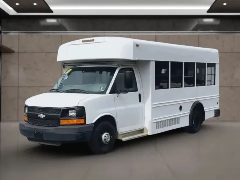 Photos of 2009 Chevrolet Express Commercial Cutaway Cab-Chassis Van 2D for sale in Dallas, OR at Synergize Auto LLC