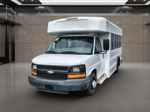 White 2009 Chevrolet Express Commercial Cutaway Cab-Chassis Van 2D for sale in Dallas, OR