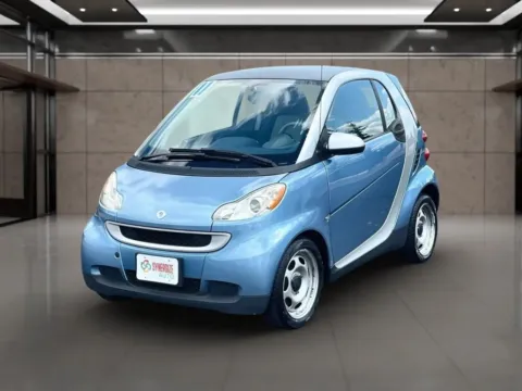 White 2011 smart fortwo Pure Hatchback Coupe 2D for sale in Dallas, OR