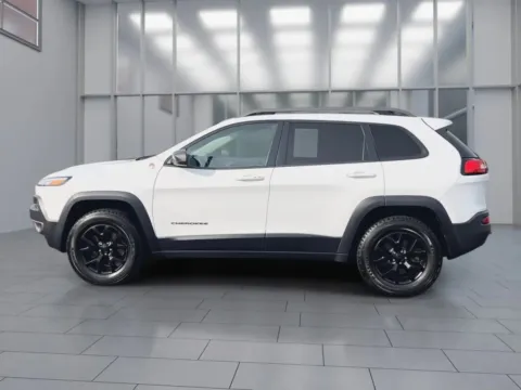 More photos of 2015 Jeep Cherokee TrailHawk Sport Utility 4D at Synergize Auto LLC, OR