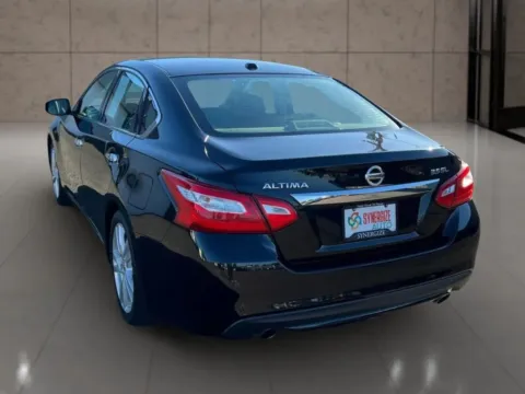 Another view of 2017 Nissan Altima 3.5 SL Sedan 4D for sale in Dallas, OR at Synergize Auto LLC
