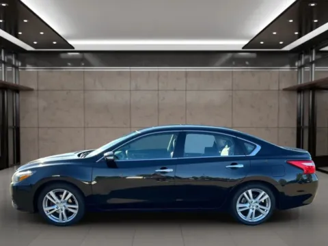 Photos of 2017 Nissan Altima 3.5 SL Sedan 4D for sale in Dallas, OR at Synergize Auto LLC