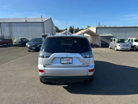 More photos of 2007 Mitsubishi Outlander XLS Sport Utility 4D at Synergize Auto LLC, OR
