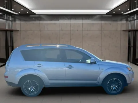 More photos of 2007 Mitsubishi Outlander XLS Sport Utility 4D at Synergize Auto LLC, OR