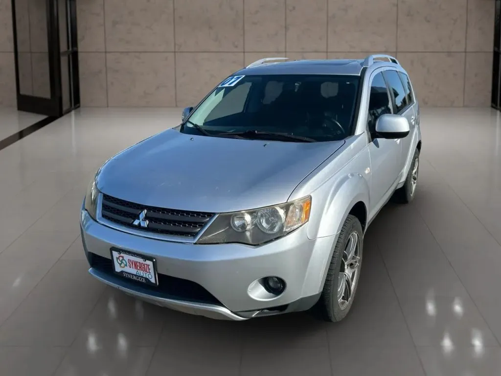 White 2007 Mitsubishi Outlander XLS Sport Utility 4D for sale in Dallas, OR