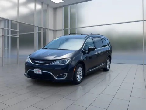 More photos of 2017 Chrysler Pacifica Touring-L Minivan 4D at Synergize Auto LLC, OR