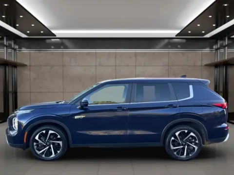 Photos of 2023 Mitsubishi Outlander PHEV SE Sport Utility 4D for sale in Dallas, OR at Synergize Auto LLC