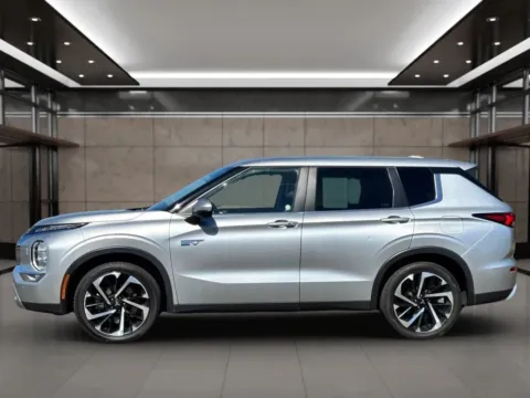 Another view of 2023 Mitsubishi Outlander PHEV SE Sport Utility 4D for sale in Dallas, OR at Synergize Auto LLC
