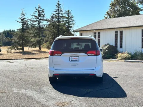 More photos of 2017 Chrysler Pacifica Touring-L Minivan 4D at Synergize Auto LLC, OR