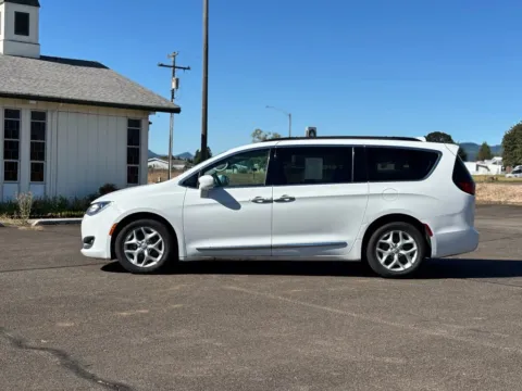 Another view of 2017 Chrysler Pacifica Touring-L Minivan 4D for sale in Dallas, OR at Synergize Auto LLC