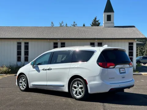 More photos of 2017 Chrysler Pacifica Touring-L Minivan 4D at Synergize Auto LLC, OR