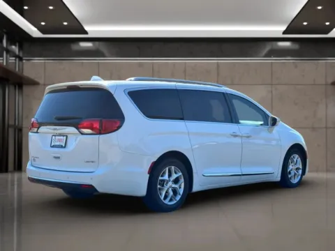 More photos of 2020 Chrysler Pacifica Limited Minivan 4D at Synergize Auto LLC, OR
