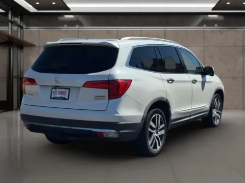 More photos of 2016 Honda Pilot Touring Sport Utility 4D at Synergize Auto LLC, OR