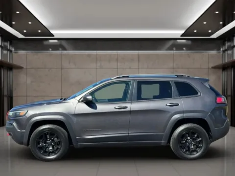 Photos of 2019 Jeep Cherokee TrailHawk Elite Sport Utility 4D for sale in Dallas, OR at Synergize Auto LLC