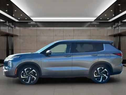 Photos of 2023 Mitsubishi Outlander PHEV SE Sport Utility 4D for sale in Dallas, OR at Synergize Auto LLC