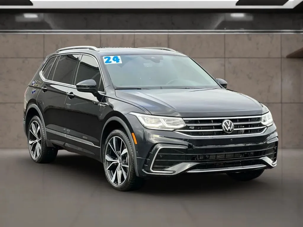 2024 Volkswagen Tiguan SEL R-LINE's photo