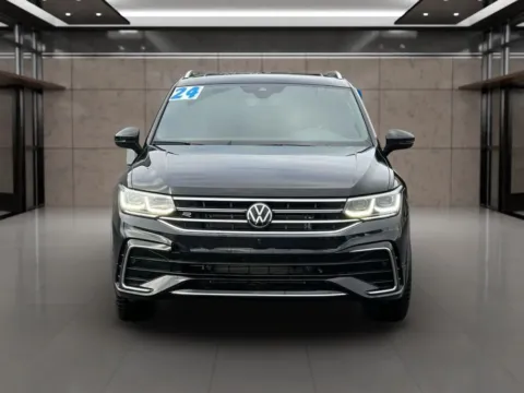 More photos of 2024 Volkswagen Tiguan SEL R-Line 4MOTION Sport Utility 4D at Synergize Auto LLC, OR