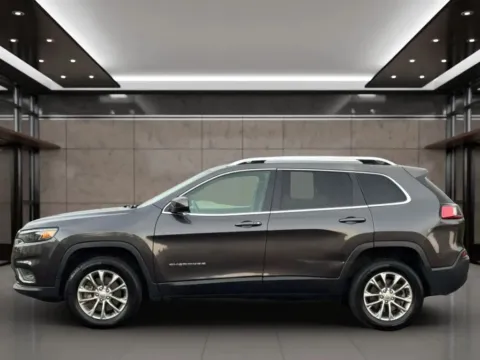 Photos of 2019 Jeep Cherokee Latitude Plus Sport Utility 4D for sale in Dallas, OR at Synergize Auto LLC