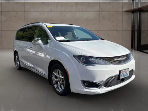 More photos of 2017 Chrysler Pacifica Limited Minivan 4D at Synergize Auto LLC, OR