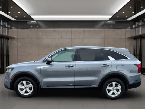 Photos of 2022 Kia Sorento LX Sport Utility 4D for sale in Dallas, OR at Synergize Auto LLC