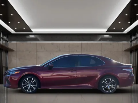 Another view of 2018 Toyota Camry SE Sedan 4D for sale in Dallas, OR at Synergize Auto LLC