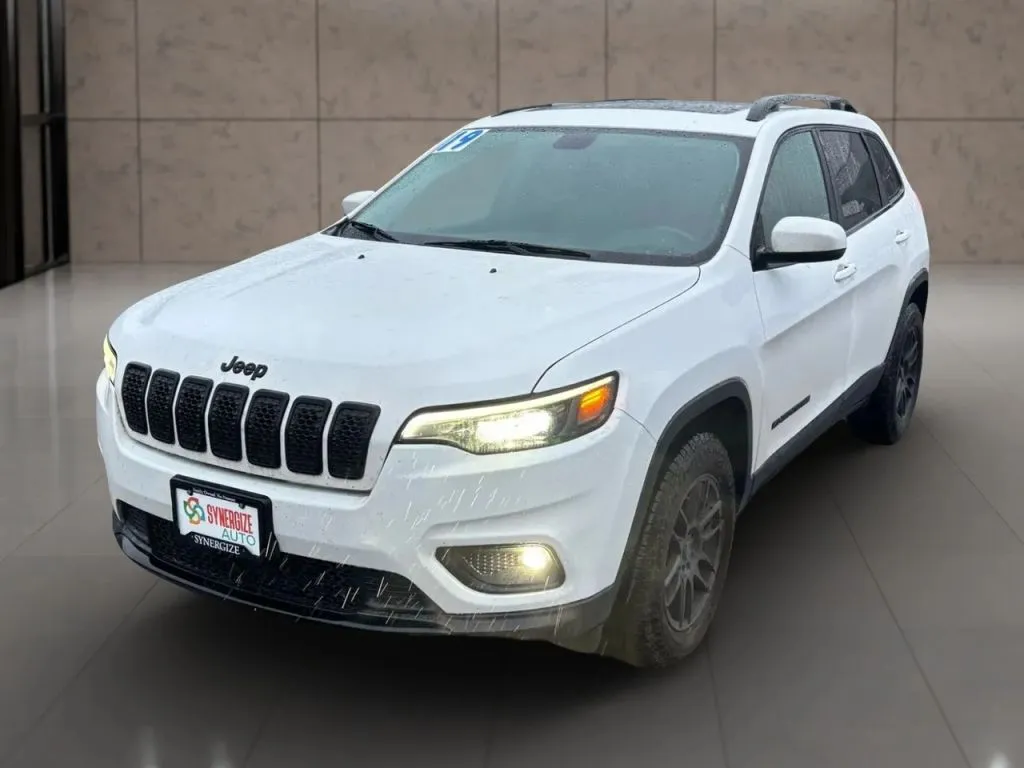 White 2019 Jeep Cherokee Altitude Sport Utility 4D for sale in Dallas, OR