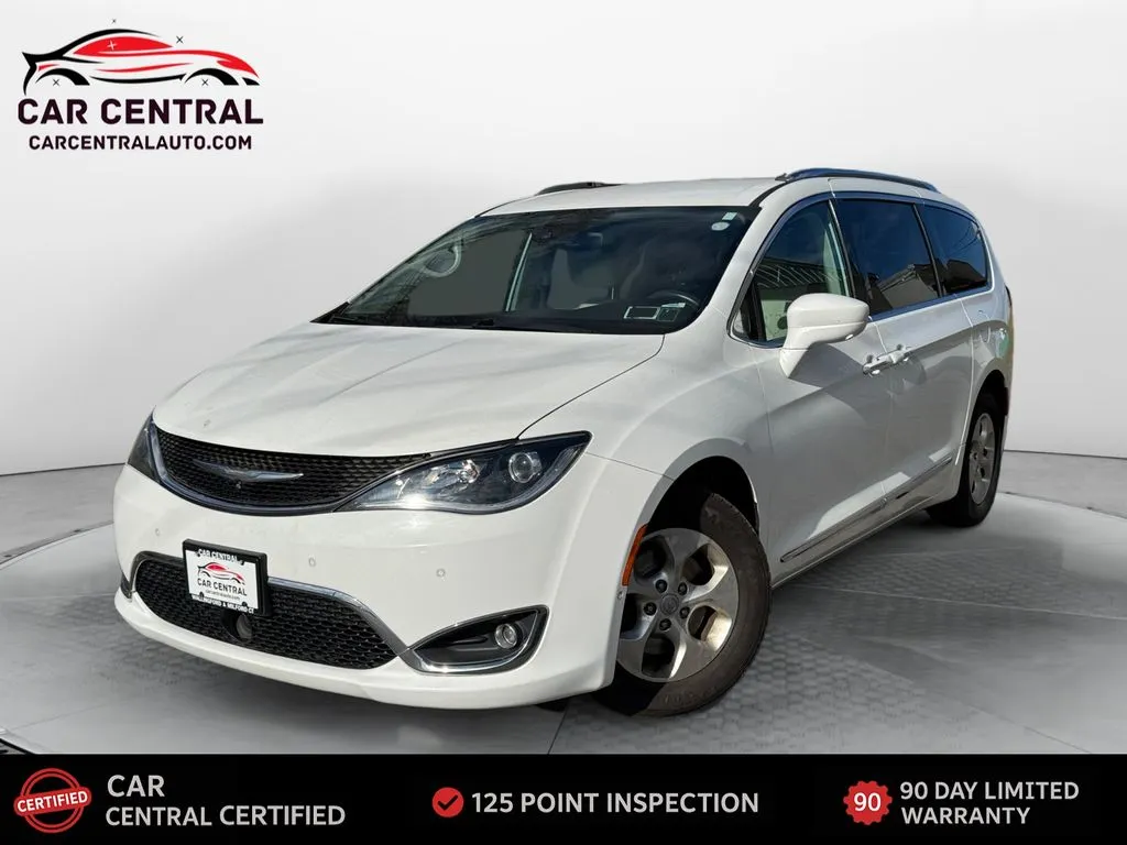 2017 Chrysler Pacifica Touring-L Plus's photo