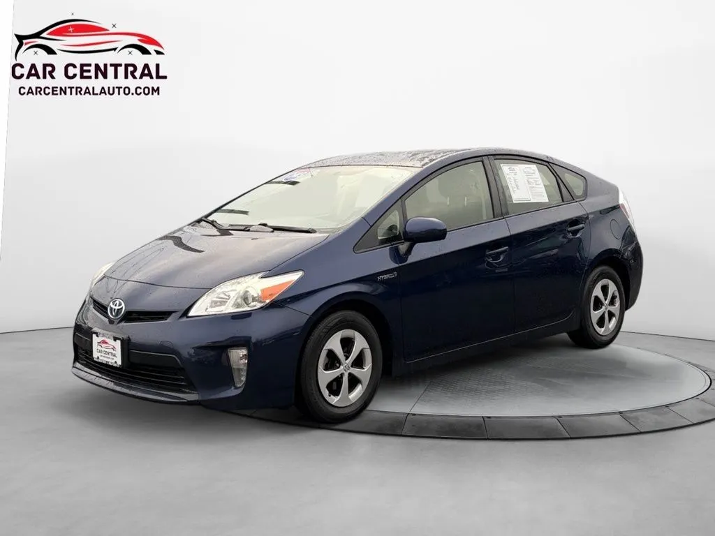 2015 Toyota Prius Three's photo