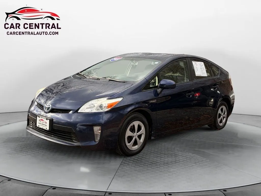 2015 Toyota Prius Three's photo