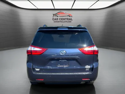 More photos of 2018 Toyota Sienna XLE at Car Central Wallingford, CT