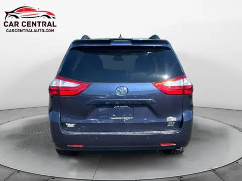 More photos of 2018 Toyota Sienna XLE Premium at Car Central Wallingford, CT