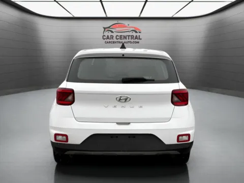 More photos of 2021 Hyundai Venue SE at Car Central Wallingford, CT