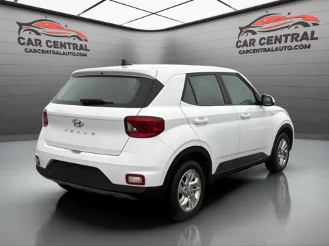 More photos of 2021 Hyundai Venue SE at Car Central Wallingford, CT