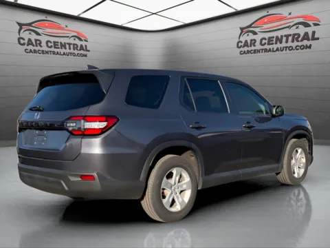 More photos of 2023 Honda Pilot LX at Car Central Wallingford, CT