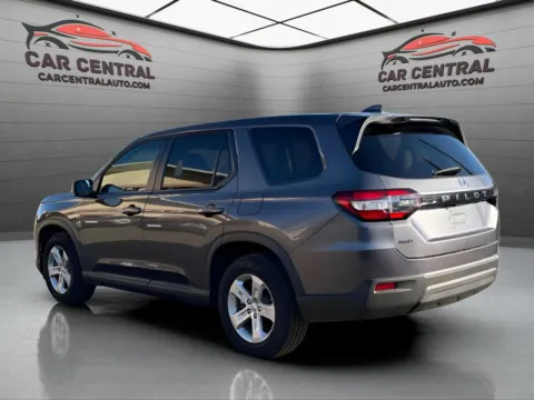 Another view of 2023 Honda Pilot LX for sale in Wallingford, CT at Car Central Wallingford