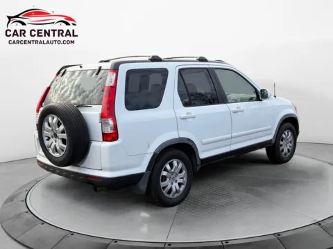 More photos of 2005 Honda CR-V SE at Car Central Wallingford, CT