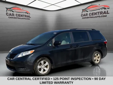 Black 2016 Toyota Sienna LE for sale in Wallingford, CT