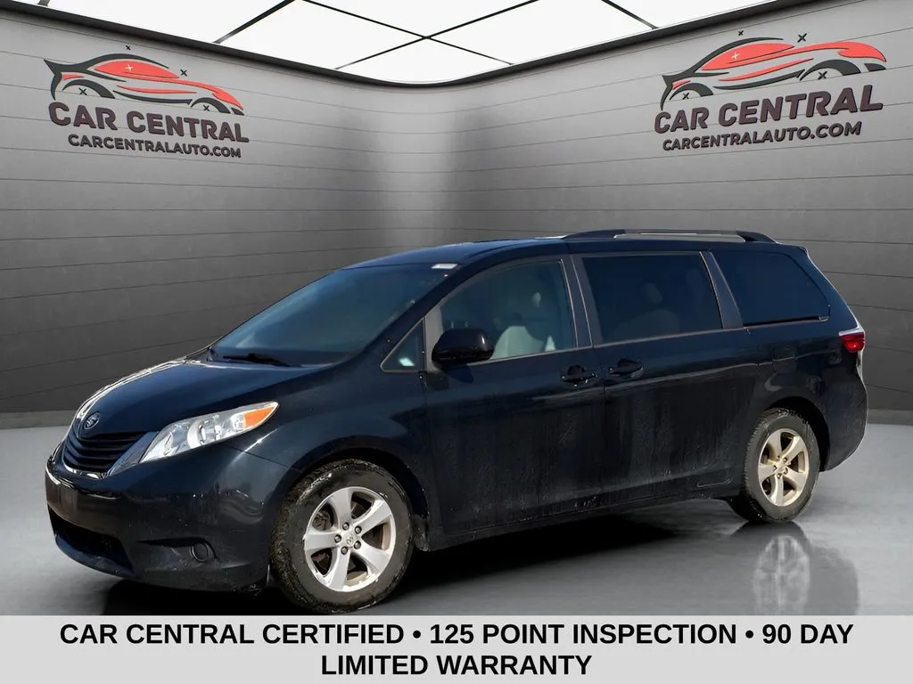 Black 2016 Toyota Sienna LE for sale in Wallingford, CT