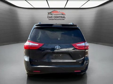 More photos of 2016 Toyota Sienna LE at Car Central Wallingford, CT