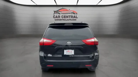 More photos of 2016 Toyota Sienna LE at Car Central Wallingford, CT