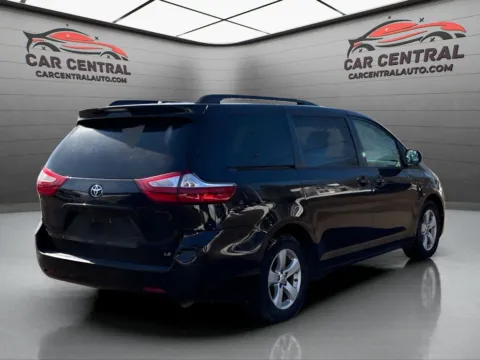More photos of 2016 Toyota Sienna LE at Car Central Wallingford, CT