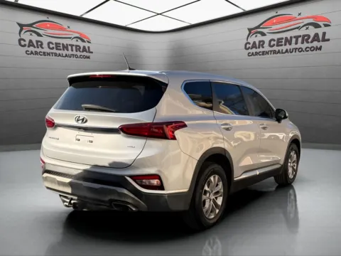 More photos of 2020 Hyundai Santa Fe SE at Car Central Wallingford, CT