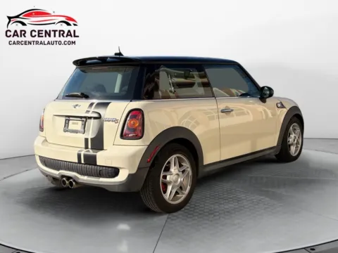 More photos of 2008 MINI Cooper S at Car Central Wallingford, CT