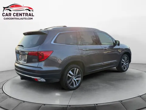 More photos of 2018 Honda Pilot Touring at Car Central Wallingford, CT